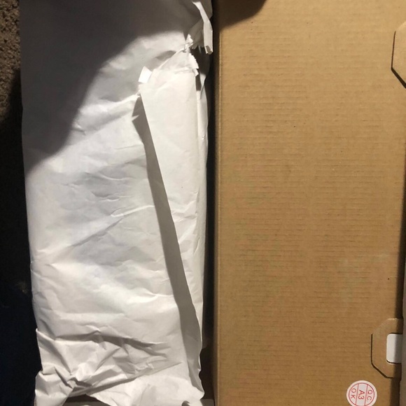 Seasonal Unisex Converse - Picture 3 of 5